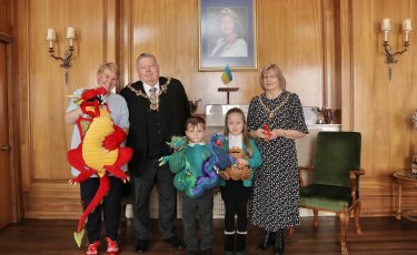 Children picture with Lord Mayor of Portsmouth